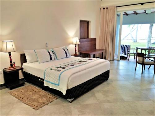 Entire villa  4 bedrooms for 8, BB,  7 nights stay free pick up